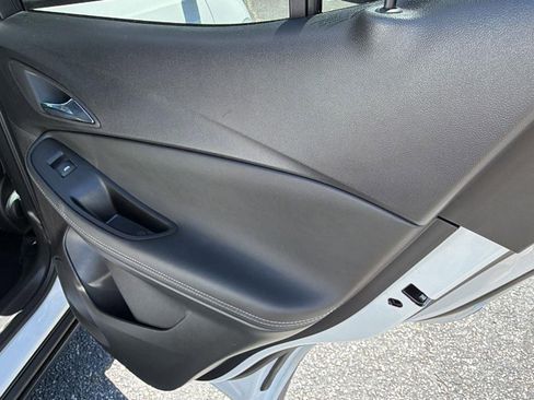 Used 2022 Buick Encore GX Essence FWD image 16