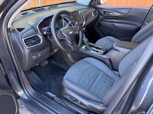 Used 2023 Chevrolet Equinox LT image 2