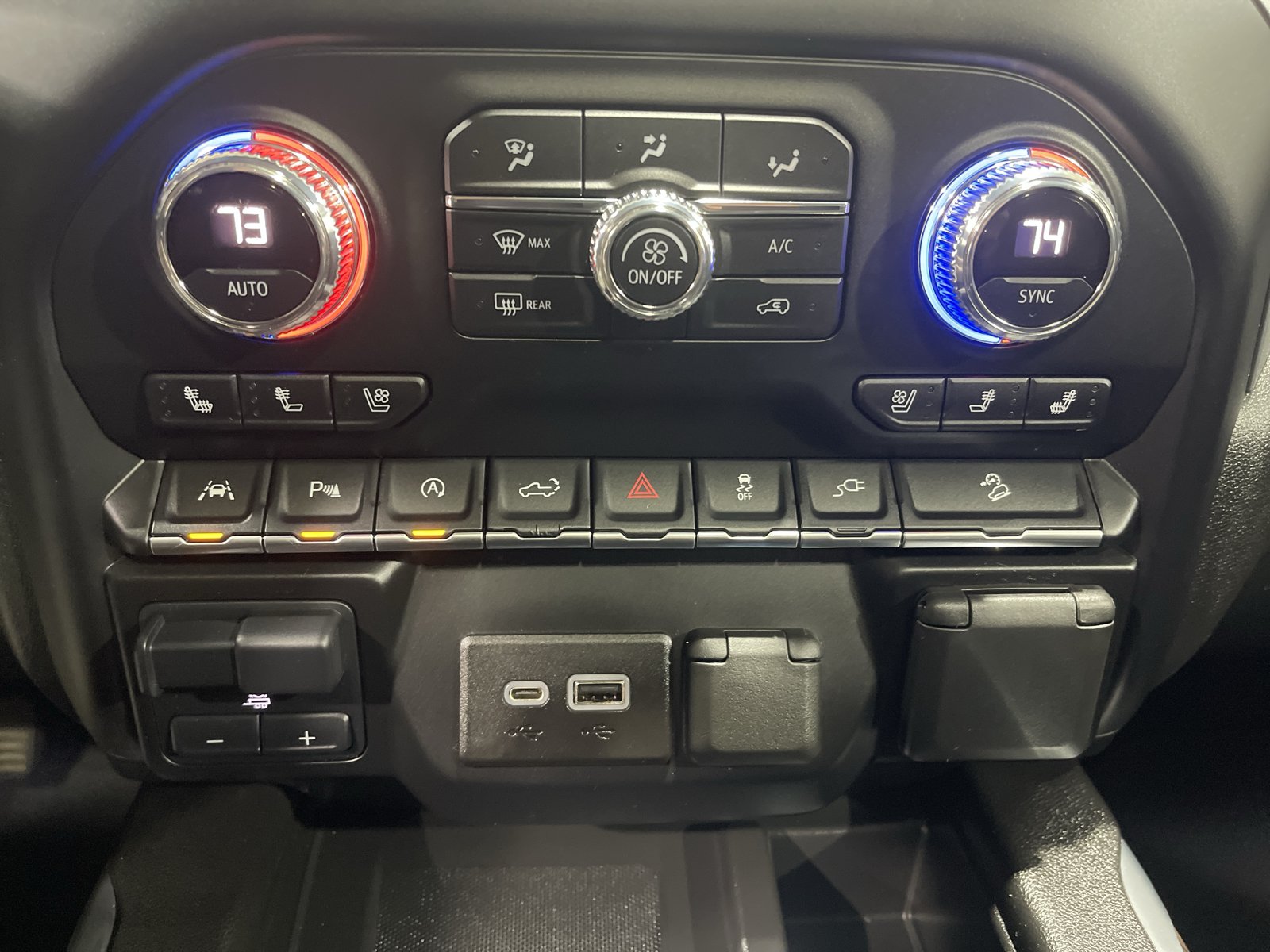 Used 2021 GMC Sierra 1500 SLT w/ SLT Premium Plus Package AWD/4WD image 28