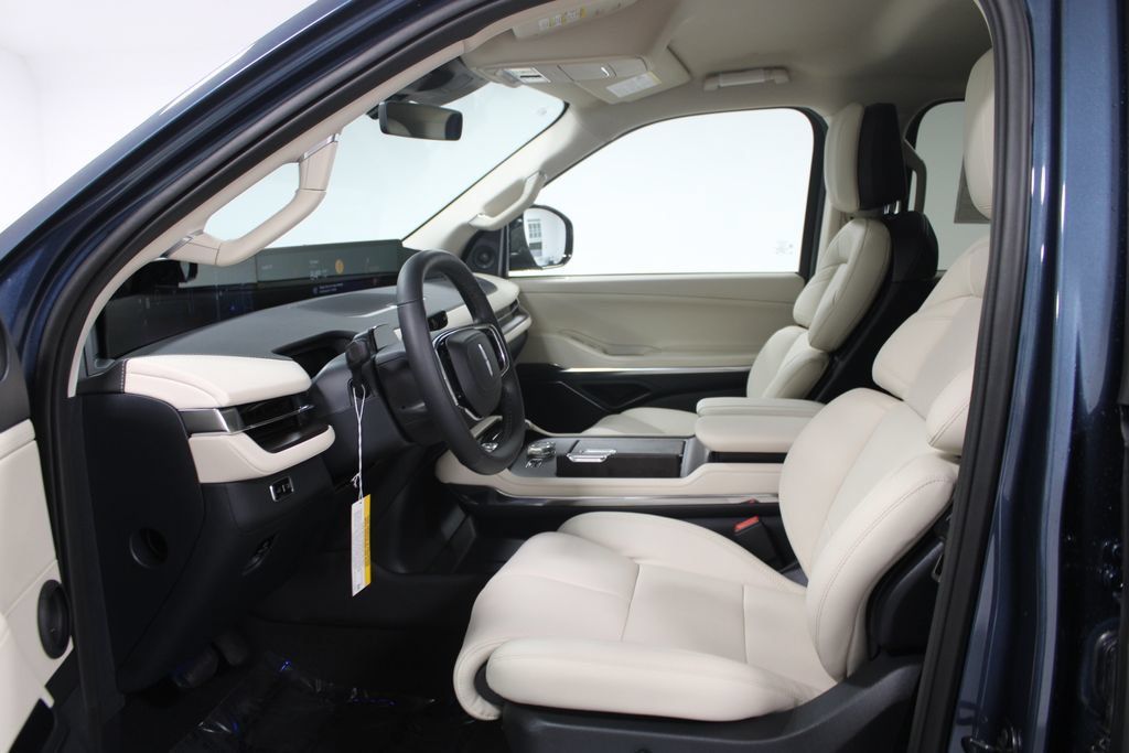 New 2027 Lincoln Navigator Premiere RWD image 23