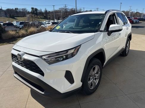 Used 2025 Toyota RAV4 XLE image 4