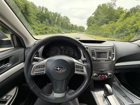 Used 2014 Subaru Outback 2.5i Premium AWD/4WD image 11