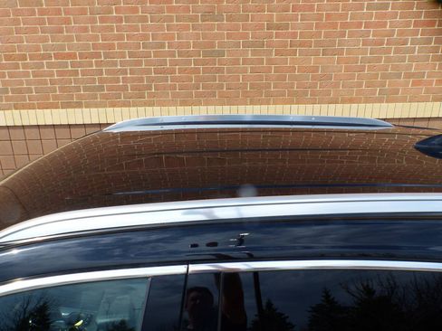 Used 2022 Cadillac XT4 Premium Luxury w/ Enhanced Visibility Package FWD image 7