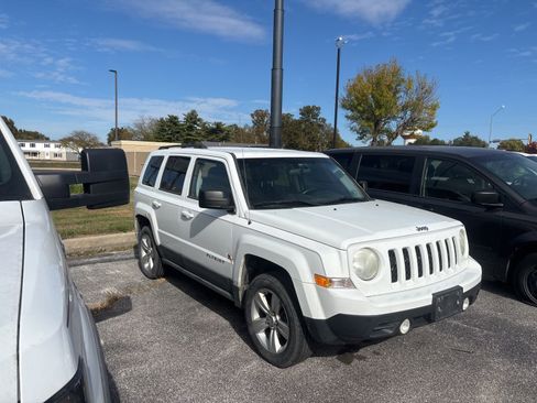 Used 2011 Jeep Patriot Latitude image 3