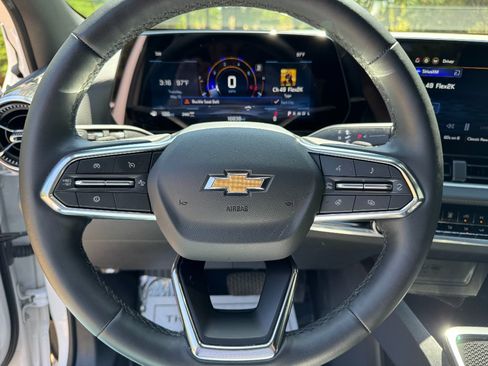 Used 2026 Chevrolet Equinox LT AWD/4WD image 14