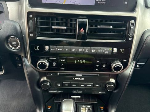 Used 2022 Lexus GX 460 Luxury w/ Sport Design Package AWD/4WD image 13