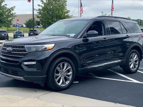 Used 2023 Ford Explorer XLT w/ Equipment Group 202A AWD/4WD image 5