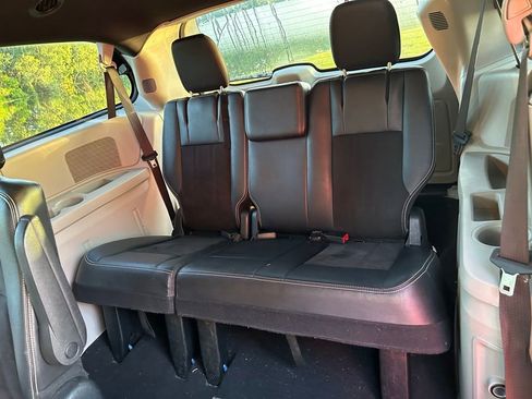 Used 2020 Dodge Grand Caravan SXT FWD image 14