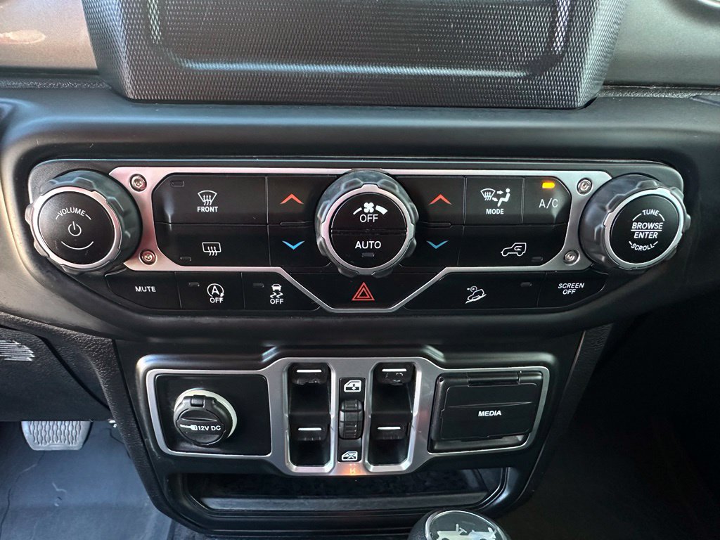 Used 2018 Jeep Wrangler Unlimited Sahara AWD/4WD image 22