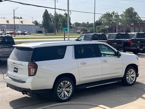 Used 2021 Chevrolet Suburban Premier AWD/4WD image 6