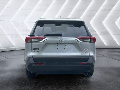 Used 2022 Toyota RAV4 LE AWD/4WD image 5