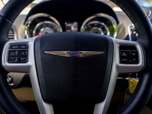 Used 2015 Chrysler Town & Country Touring FWD image 13