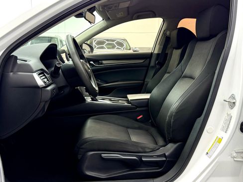 Used 2018 Honda Accord LX image 9