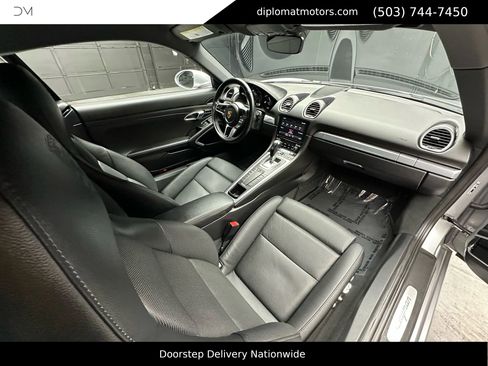 Used 2024 Porsche 718 Cayman w/ Premium Package image 19