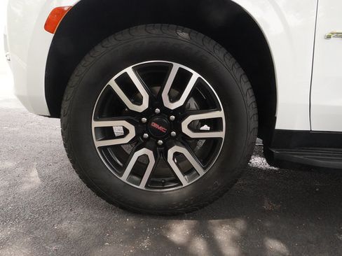 Used 2021 GMC Yukon XL AT4 AWD/4WD image 32