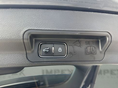 Used 2022 Ford Explorer XLT w/ Equipment Group 202A image 29