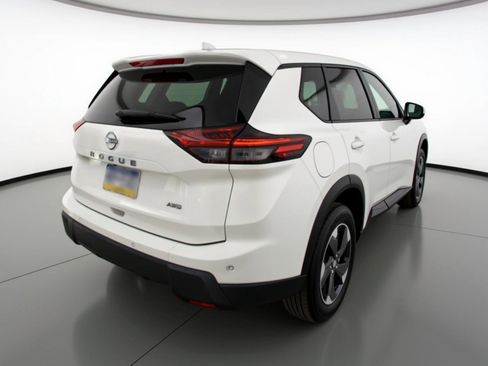 Used 2025 Nissan Rogue SV AWD/4WD image 9