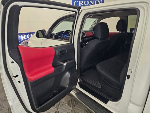 Used 2022 Toyota Tacoma SR5 image 32