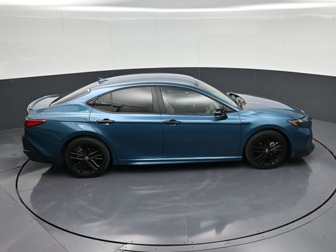 Used 2025 Toyota Camry SE w/ Convenience Package image 15