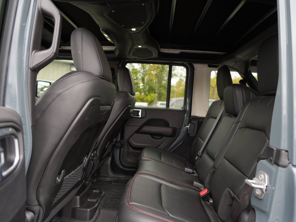 Used 2025 Jeep Wrangler Unlimited Rubicon AWD/4WD image 18