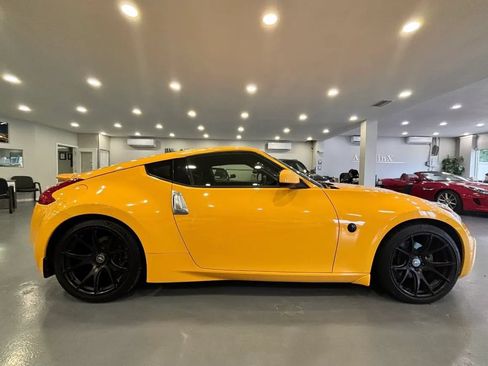 Used 2017 Nissan 370Z Coupe RWD image 8