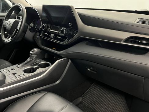 Used 2024 Toyota Highlander XLE image 26