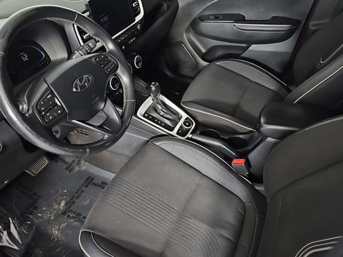 Used 2024 Hyundai Venue Limited FWD image 15