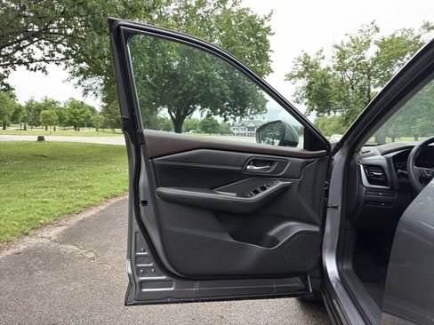 Used 2022 Nissan Rogue SV w/ SV Premium Package FWD image 23