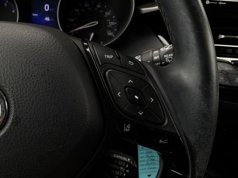 Used 2018 Toyota C-HR XLE FWD image 29