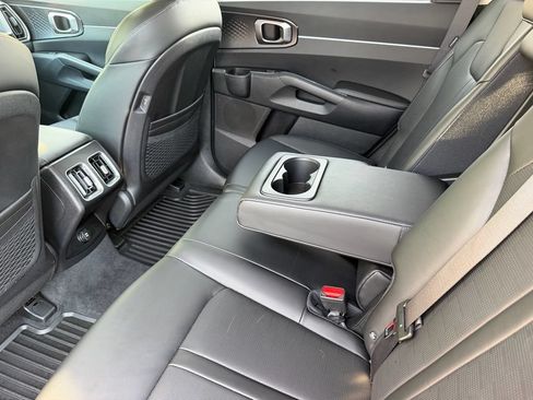 Used 2024 Kia Sorento S AWD/4WD image 15
