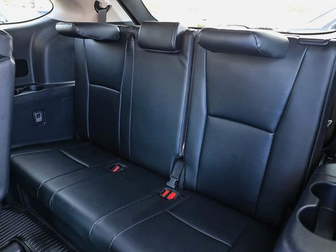 Certified 2025 Toyota Highlander XLE FWD image 10