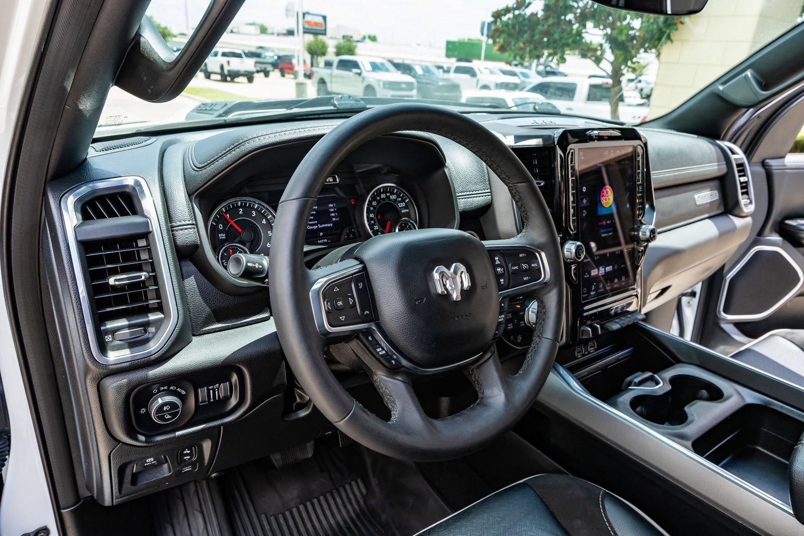 Used 2025 RAM 1500 Laramie AWD/4WD image 17