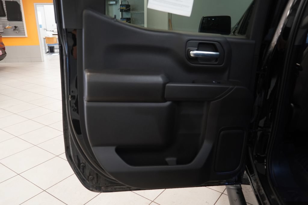 Used 2023 Chevrolet Silverado 1500 Custom Trail Boss w/ 2.7L Blackout Package AWD/4WD image 18