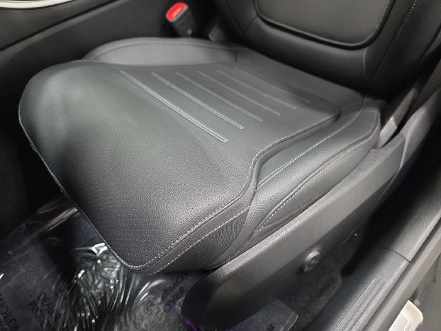 Used 2025 Mercedes-Benz C 300 4MATIC Sedan image 27