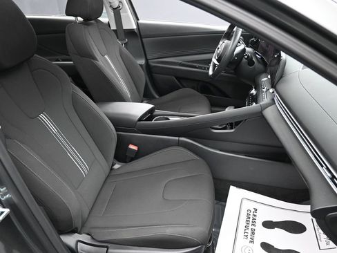 Used 2025 Hyundai Elantra SEL FWD image 28