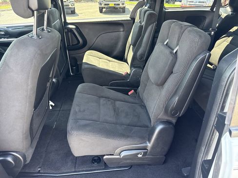Used 2017 Dodge Grand Caravan SE FWD image 14