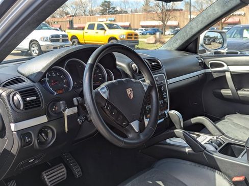 Used 2010 Porsche Cayenne GTS image 12