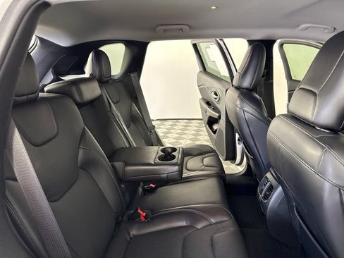 Used 2019 Jeep Cherokee Limited AWD/4WD image 33