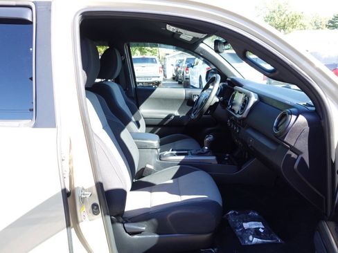 Used 2020 Toyota Tacoma TRD Sport image 28