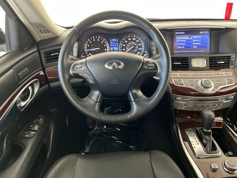 Used 2017 INFINITI Q70 3.7 RWD image 15