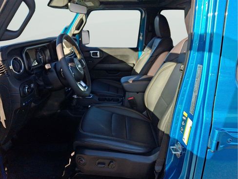 Used 2024 Jeep Wrangler Unlimited Sahara w/ Technology Group image 10