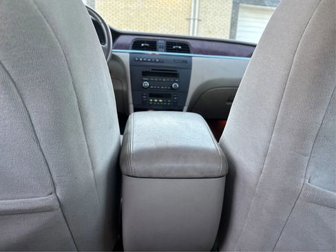 Used 2005 Buick LaCrosse CX w/ Silver Convenience Package image 18