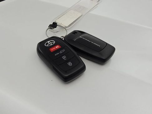 Certified 2025 Toyota Highlander Limited AWD/4WD image 36