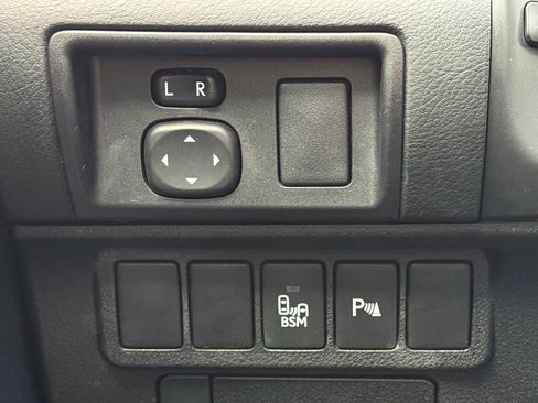 Used 2013 Lexus ES 300h image 23