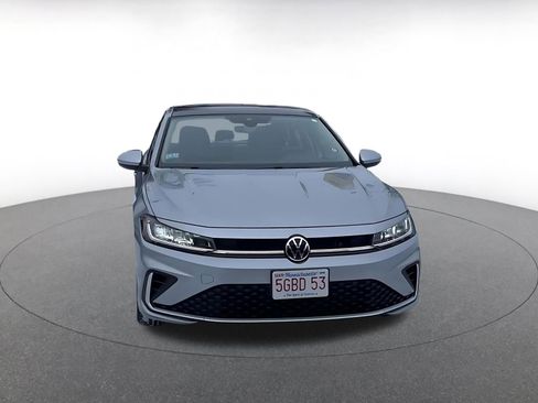 Used 2025 Volkswagen Jetta SE image 4