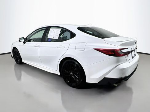 Used 2025 Toyota Camry SE FWD image 8