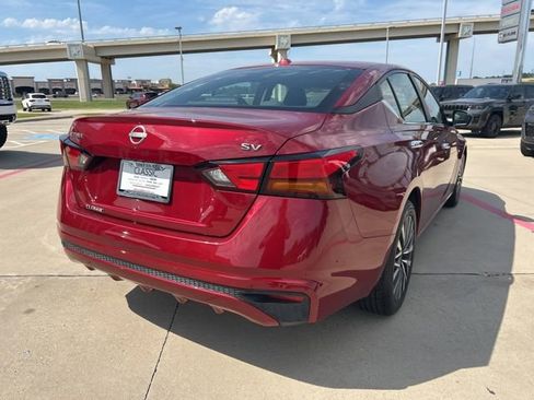 Used 2024 Nissan Altima 2.5 SV FWD image 11