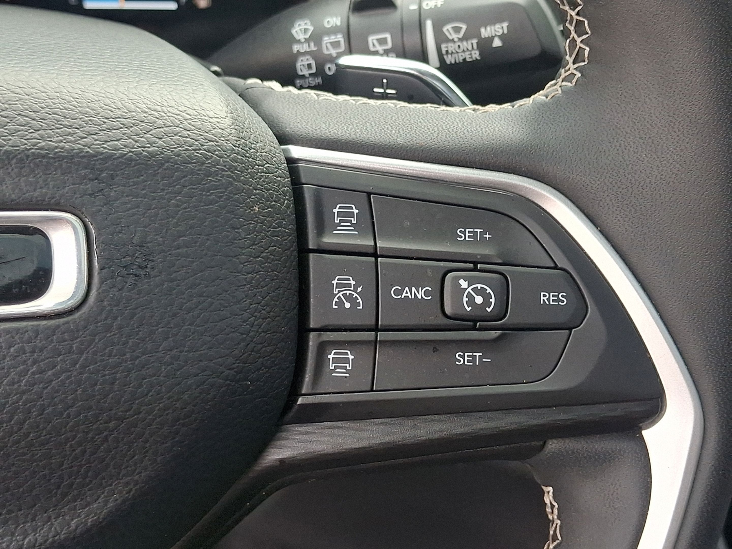 Used 2023 Jeep Grand Cherokee Altitude AWD/4WD image 23