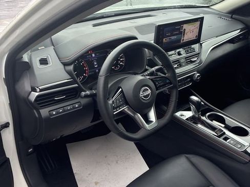 Used 2023 Nissan Altima 2.0 SR FWD image 6