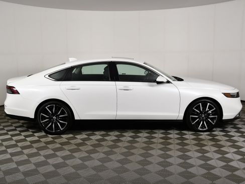 Used 2023 Honda Accord Touring image 5